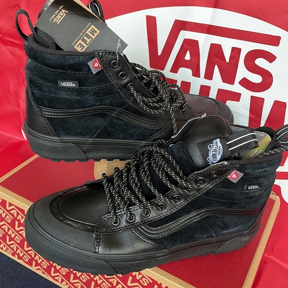 Vans • WMNS Sk8-Hi Mte-2
Black/Black
VN0007NKBKA
boots - sneakers - Picture 11 of 16